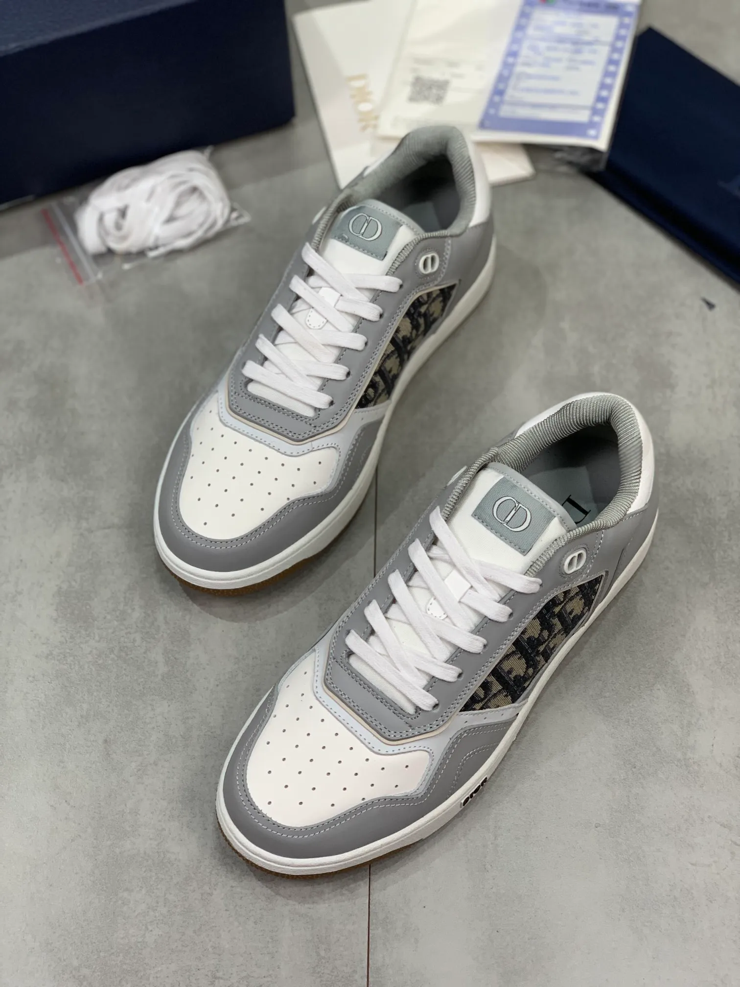 👟👟Ex-factory price 480👟👟 Women's Shoes Women's Clothing Women's Shoes Women's Clothing Women's Shoes Women's Clothing Dior's (Dior) B27 series is the latest popular casual sports shoes for couples. It took more than three months to finally reproduce it perfectly. We made every detail exactly the same as the original. We decisively keep our own styles when shipping. How can beauties and handsome guys who like sports not keep their own styles? With multiple craftsmanship, this low-cut sneaker newly launched this season is one of the flagship styles of the series. Dior B27 sneakers, original version 7800👟👟 Women's shoes Women's clothing Women's shoes Women's shoes Women's clothing Purchase New presbyopic sneakers for early spring. A favorite among major celebrities and Internet celebrities. The on-foot effect is very nice. B27 sneakers are made by Italian craftsmen. They have distinct layers and a unique three-dimensional effect, showing a modern and elegant style, comparable to Dior x AJ1, with classic presbyopic embroidery elements. Currently out of stock across the entire network, the original 1:1 last set at the counter is the perfect shoe shape. Internal stretch details provide ideal comfort and can be paired with a variety of casual looks. Shows fashionable and modern sports style. Original imported Italian silk cowhide stitched with embroidered letters lining and feet, original imported breathable double-layer mesh, original customized T👟👟factory price U two-color outsole. We all follow the original binding process, one last for each yard, and the yardage is accurate. On the surface it seems simple and has no technical content, but in fact it is quite a test of the technical operation of the master Luo Di. The market's top quality is welcome to compare, any details are unconditional 👟👟Ex-factory price K. There are pictures and the truth. Today's Internet celebrities and foreign stars are buying it one after another! Fully responsible for dressing in spring, summer, autumn and winter. CD elements create an avant-garde and bold look. Original molded T👟👟Factory price U outsole No matter how many versions there are on the market, you will be full of surprises the moment you get it! The perfect genuine version, you can go in and out of the counter at will. Fabric: Original imported silk cowhide with embroidered letters Lining: Imported original breathable double-layer mesh Foot: Imported original latex mesh Outsole: Original T👟👟 Factory price U two-color bottom Size: 35-45 (Male 38.46 custom-made, non-refundable and non-exchangeable)